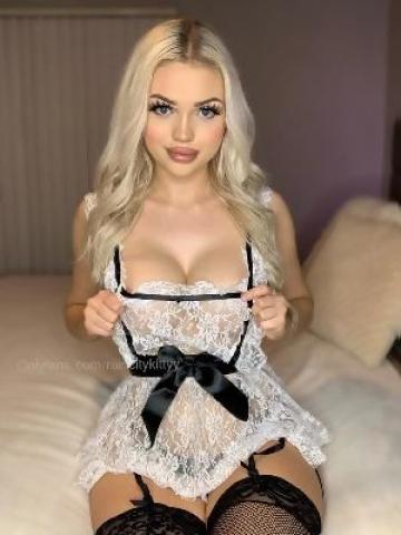 Камилла Экстравагантная Блондинка фото 3